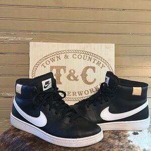 Nike Women’s Black & White Court Royale 2 Mid size (9)
